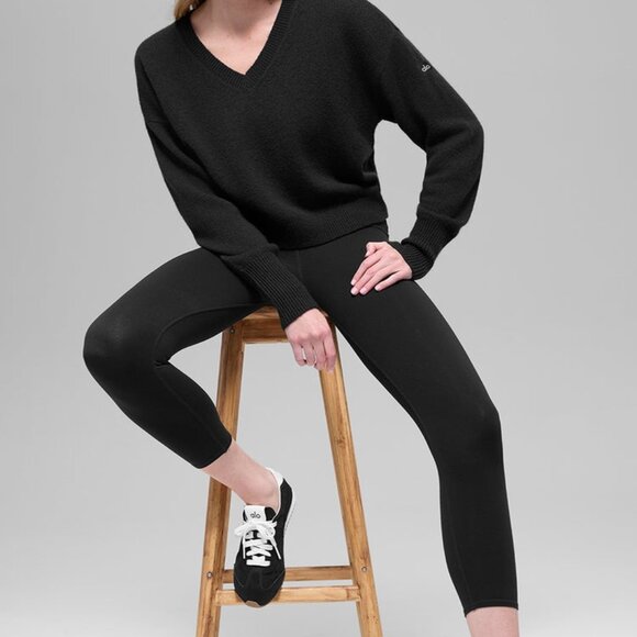 Alo Yoga Cashmere New Class V-Neck Sweater Black - Picture 3 of 4
